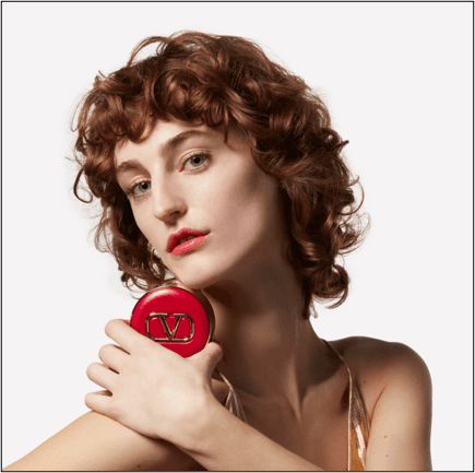 LIQUID FOUNDATION ENCAPSULATED IN A COUTURE ACCESSORY2