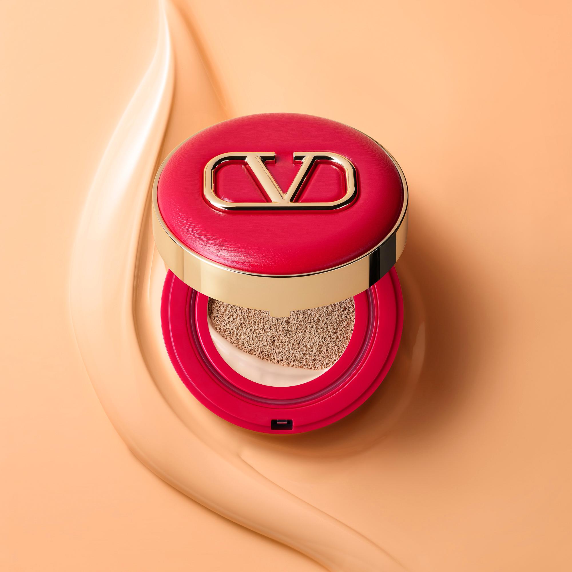 Valentino-Go-Cushion-LA1-4935421758710-PackshotOnTexture